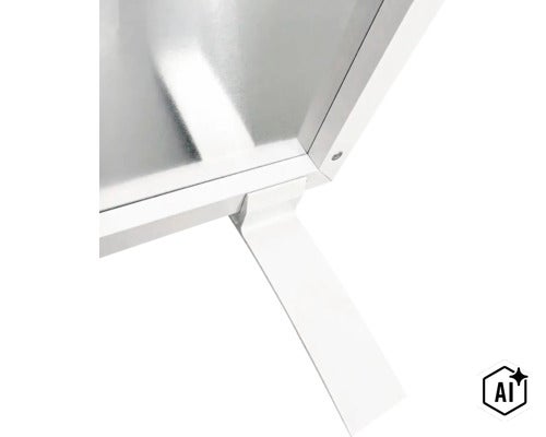 Detailansicht einer metallischen Wandhalterung für Regalböden in weiß. (Image AI modified or generated)