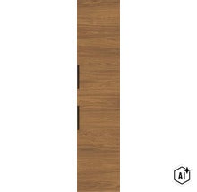 Hoher Badezimmerschrank mit Holzoptik Oberfläche und zwei schmalen Griffen (Image AI modified or generated)
