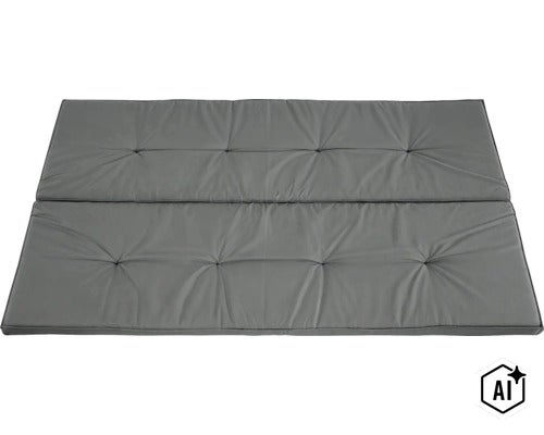 Rechteckiges Loungekissen mit Knopfsteppung als Auflage für Gartenmöbel (Image AI modified or generated)
