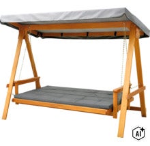 Eine Hollywoodschaukel aus Holz mit Sonnendach und gepolsterter Liegefläche, geeignet für den Garten oder die Terrasse. (Image AI modified or generated)