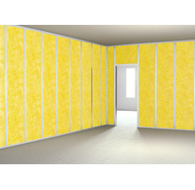 Trockenbauwand im Rohbau mit Metallständerwerk und eingelegter Dämmung aus Mineralwolle in einem Raum.