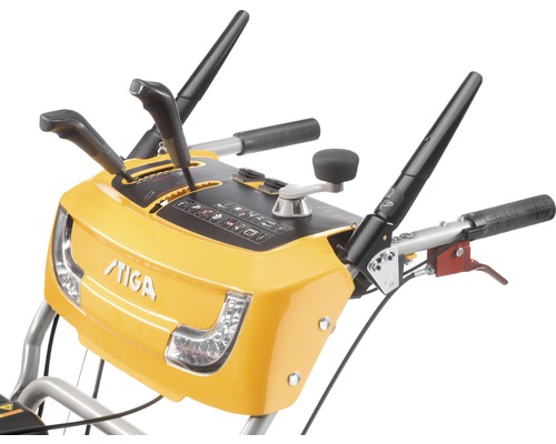 Bedienelemente einer Schneefräse der Marke Stiga