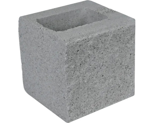 Ein einzelner Hohlblockstein aus Beton für den Mauerbau.