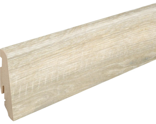 Fußleiste mit Holzoptik Oberfläche zur dekorativen Wandabschlussgestaltung im Innenbereich.