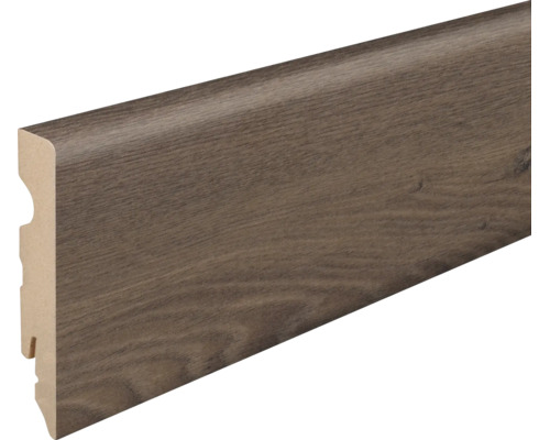 Fußleiste aus mitteldichter Holzfaserplatte mit Holzoptik Oberfläche