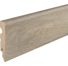 Sockelleiste mit Eichenholzoptik für eine dekorative Wandabdeckung