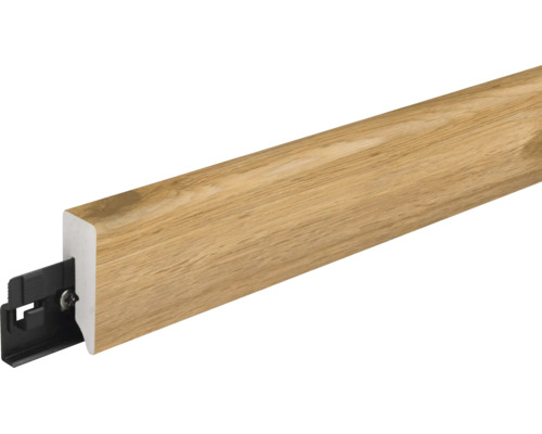 Sockelleiste mit Holzoptik und integriertem Montageclip zur Wandbefestigung