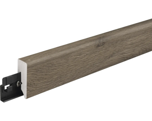 Fußleiste in Holzoptik mit Klicksystem für eine einfache Wandmontage