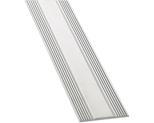 Geriffelte Treppenkantenprofil aus Metall zur sicheren Stufenabdeckung.