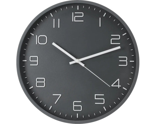 Analoge Wanduhr mit runden Gehäuse und Ziffernblatt mit arabischen Ziffern.