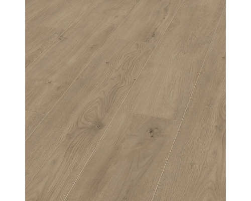 Laminatboden mit realistischer Eichenholznachbildung und sichtbarer Holzmaserung im Dielenformat