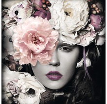 Porträt einer Person mit Blumenkopfschmuck