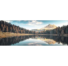 Berglandschaft mit See und Wald