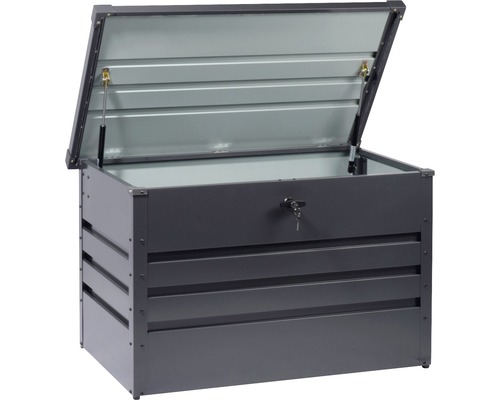 Geöffnete Gartenbox aus Metall mit Schlüssel