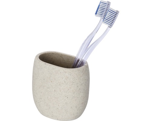 Zahnputzbecher mit Zahnbürsten