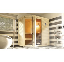 Ecksauna mit Glastür in einem Badezimmer mit Badewanne, Fensterjalousien und Regalen.