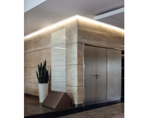LED Stripe Profil Schiene 2 m Serie Recessed Profile 2 schwarz-weiß Szene mit Deckenleuchten, Innentüren und Zimmerpflanze