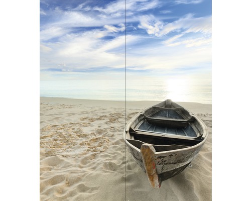 Strandansicht mit Boot im Sand