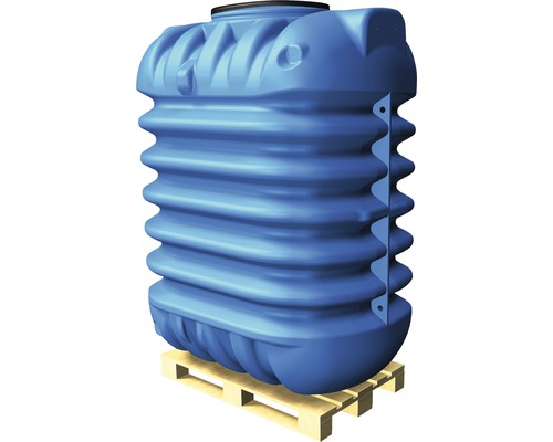 Blauer Erdtank aus Kunststoff auf einer Holzpalette