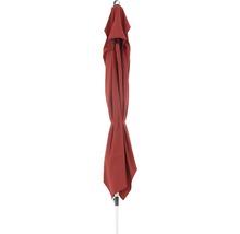 Geschlossener Gartenschirm mit Mast