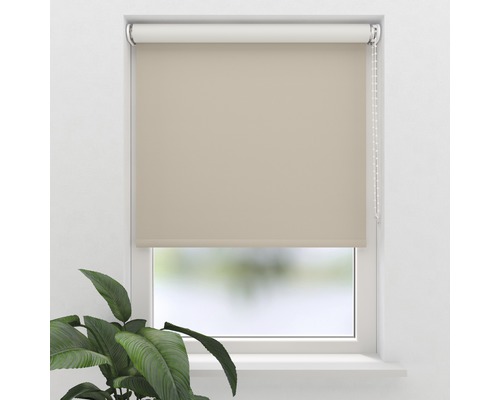 Beige Fensterrollos im geschlossenen Zustand