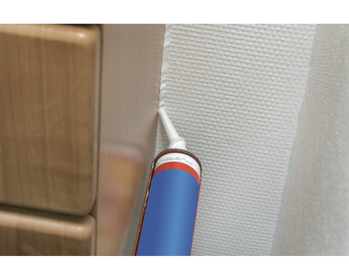 Anwendung von Dichtstoff aus einer Kartusche auf eine Oberfläche