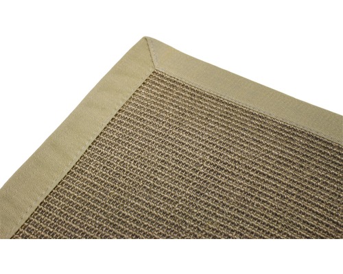 Detailansicht eines Sisalteppichs mit Textilbandeinfassung