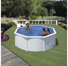 Aufstellpool mit Familie im Garten