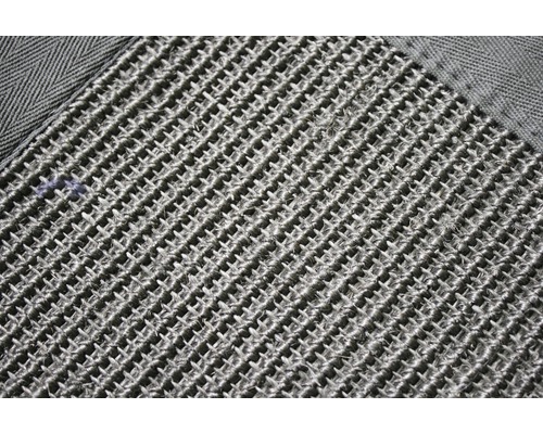 Nahaufnahme eines grauen Teppichs mit Webmuster