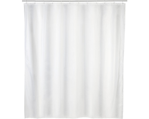 Weißer Duschvorhang mit Duschvorhangringen an einer Duschstange