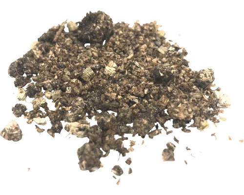 Nahaufnahme von Hühnermist als Dünger