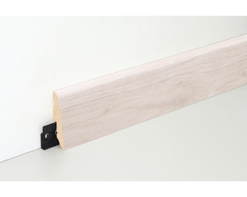 Sockelleiste mit Clipbefestigung an der Wand