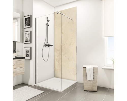 Badezimmer mit Duschkabine, Duscharmatur und Wäschekorb