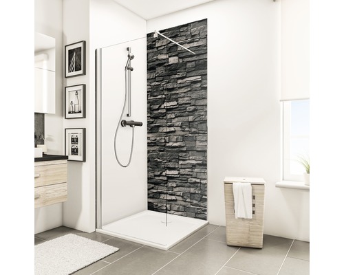 Badezimmer mit Dusche, Duschwanne und Waschbecken