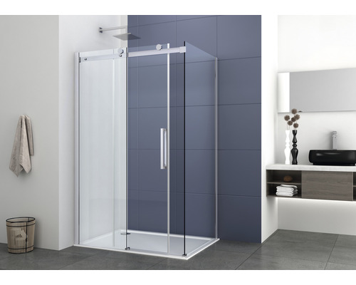 Duschkabine mit Schiebetür in einem Badezimmer