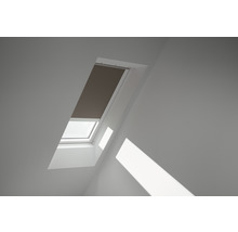 Dachfenster mit Rolladen im Innenraum