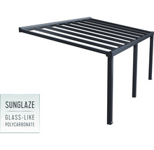 Terrassenüberdachung aus Metall mit Lamellenstruktur