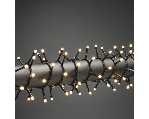 Lichterkette Compactlights Konstsmide 8,78 m + 5 m Zuleitung 400 LEDs Lichtfarbe bernstein Lichterkette mit warmweißen Lichtern um eine Stange gewickelt