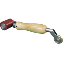 Nahtroller mit Holzgriff und zwei Rollen