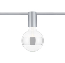 Lampe mit runder Glühbirne an einem Schienensystem