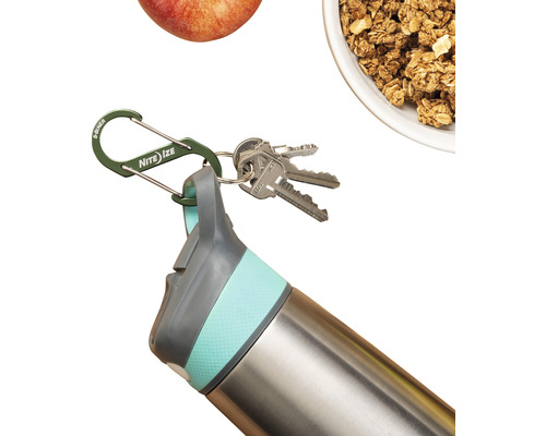 Edelstahltrinkflasche mit Karabinerhaken und Schlüsseln