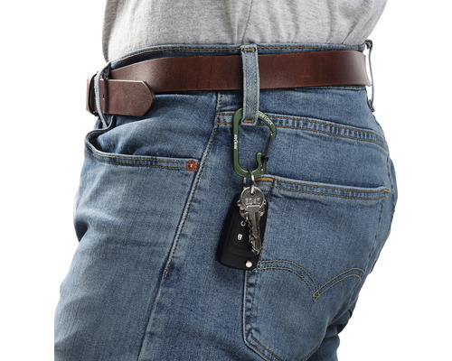 Hose mit Schlüsselanhänger am Gürtel