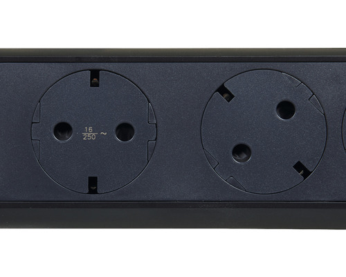 Detailaufnahme einer Steckdosenleiste