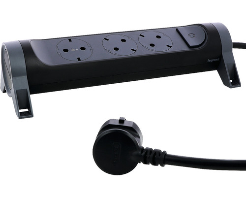 Mehrfachsteckdose mit drei Steckplätzen und Netzstecker