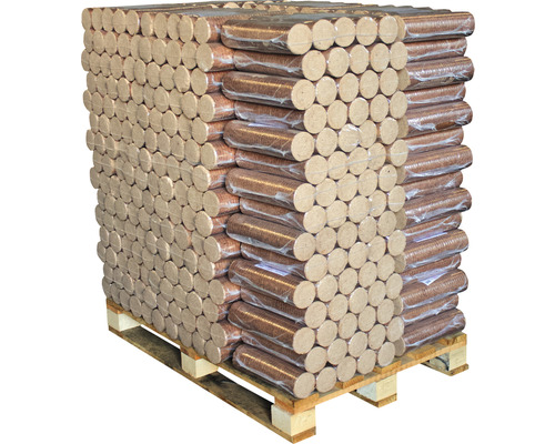 Holzbriketts auf einer Palette, Brennmaterial für den Ofen