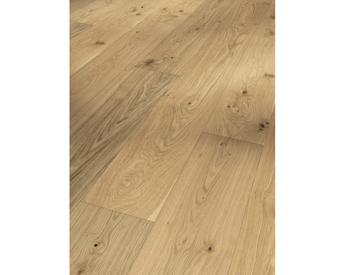 Verlegung von hellem Eichenparkett