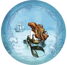 Illustration einer Meerjungfrau auf einem Felsen mit einem Schiff im Hintergrund