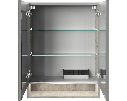 Offener Spiegelschrank mit Glasböden und Steckdosen