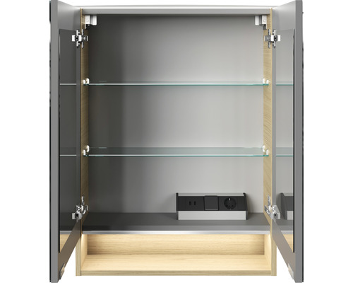 Offener Spiegelschrank mit Glasablagen und Steckdosenmodul