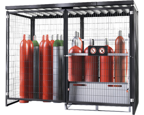 Gasflaschenschrank mit verschiedenen Gasflaschen
